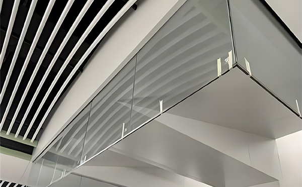 金塔玻璃挡烟垂壁