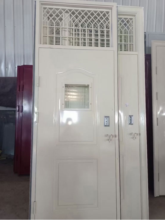 金塔学校教室门