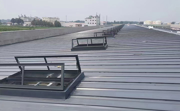 某中学室内体育馆金塔排烟窗改造项目